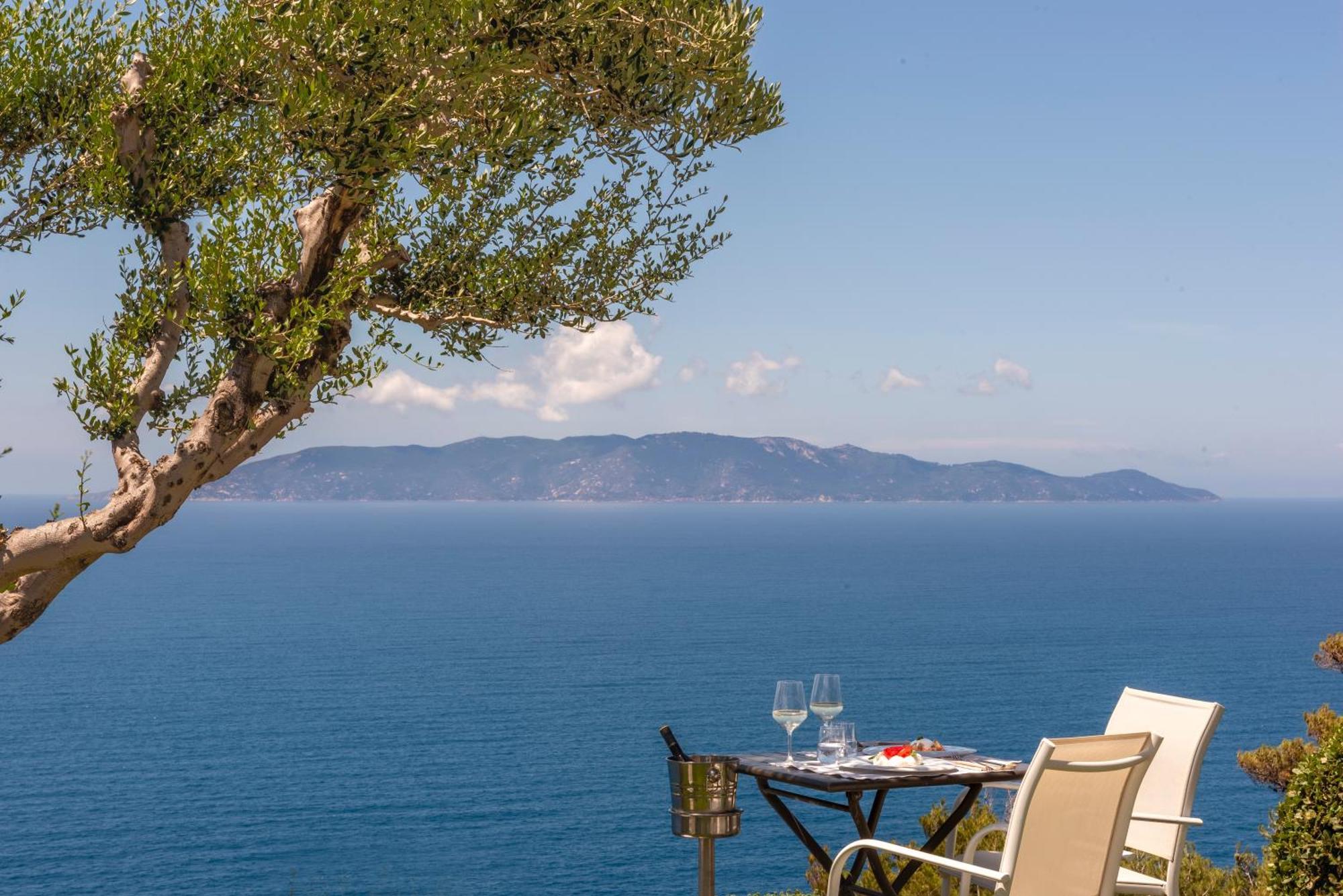 Boutique Torre Di Cala Piccola Hotel 4*