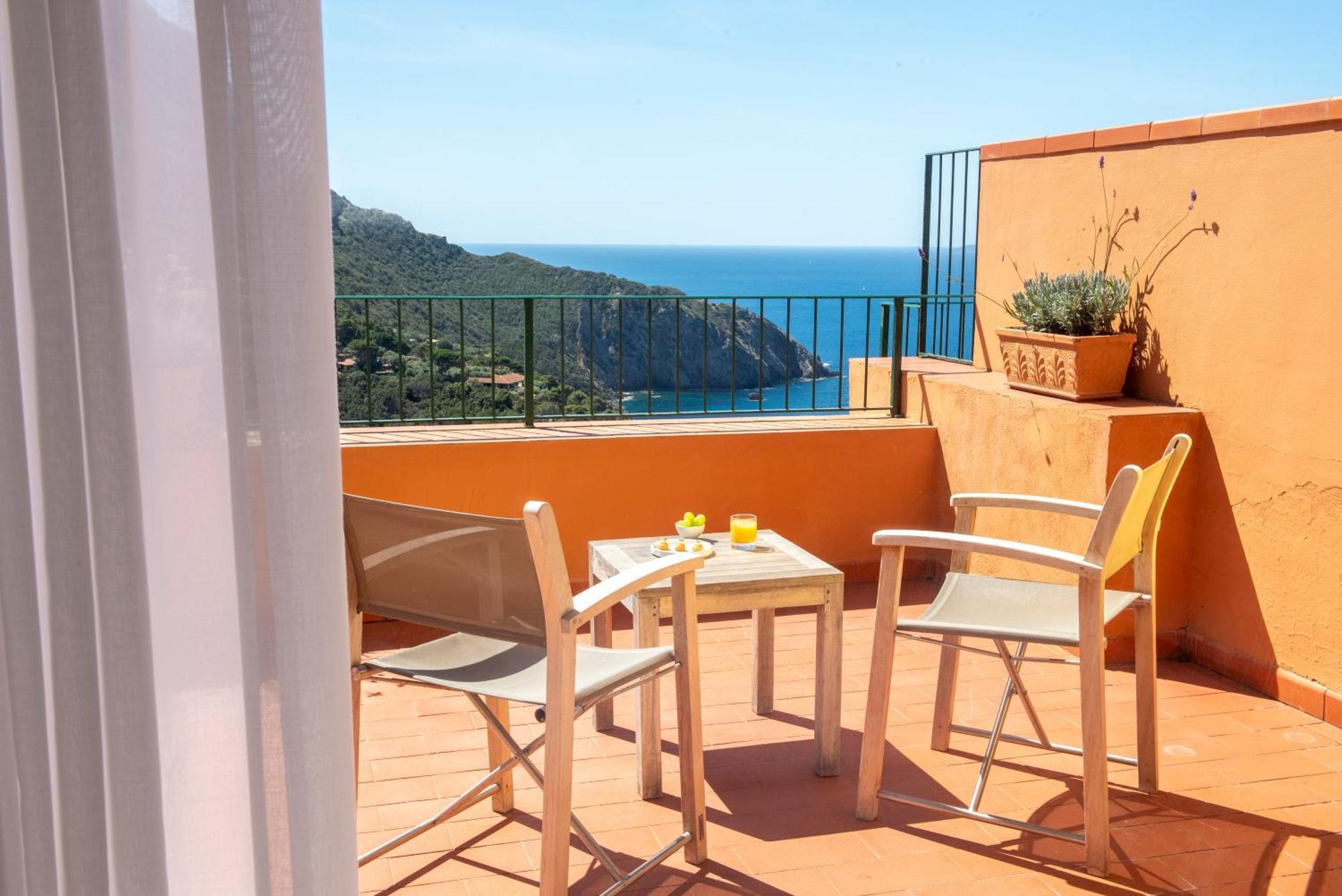 Boutique Torre Di Cala Piccola Hotel 4*